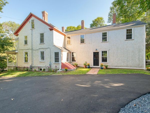 1276 County Road, Cataumet, MA 02534