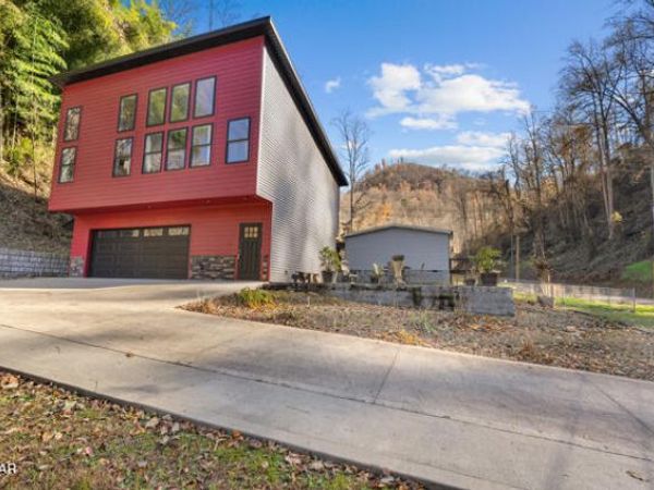 667 Turkey Nest Road, Gatlinburg, TN 37738