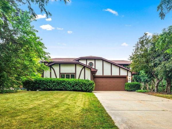 971 S Imperial DRIVE, Hartland, WI 53029