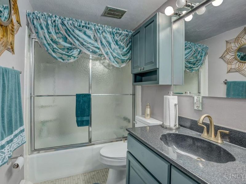 4904 Chalet Drive, Unit 612, Saint Bernard, OH 45217 Photo 12