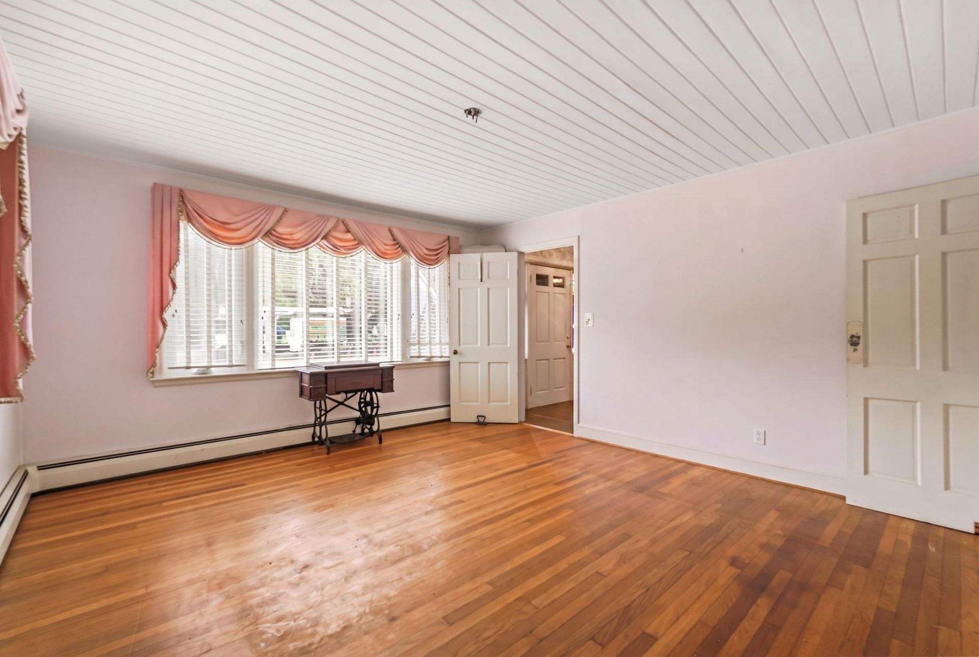 1302 9th Ave.  Photo 4