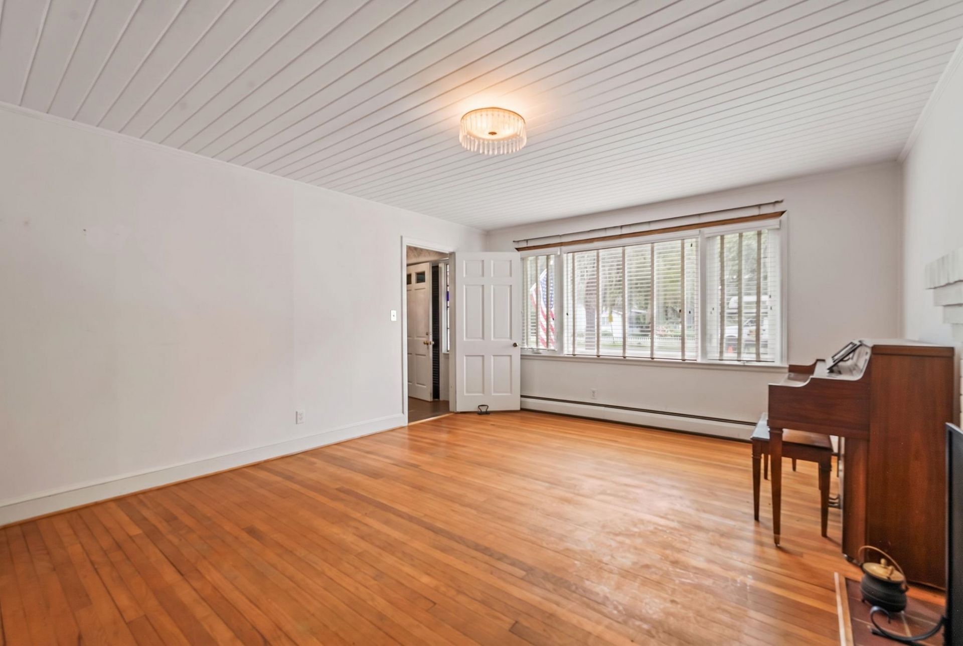 1302 9th Ave.  Photo 6