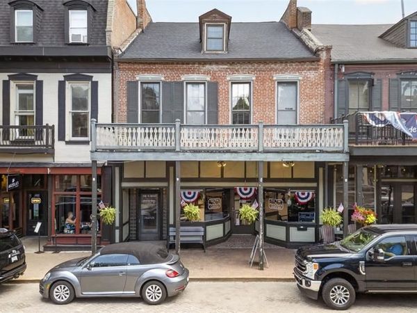 138 N Main Street , St Charles, MO 63301