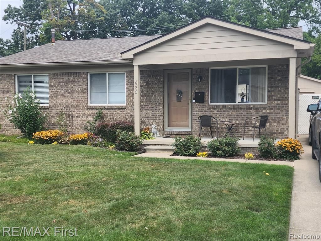 935 E Gardenia Avenue, Madison Heights, Mi 48071 Main Photo