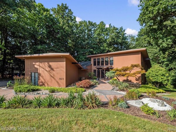 1211 Kensington Road, Bloomfield Hills, Mi 48304
