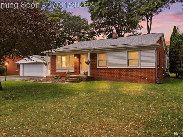 2067 Oakdale Drive, Waterford Township, Mi 48329