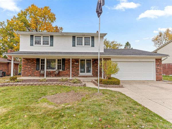 16515 Festian Drive, Clinton Township, Mi 48035