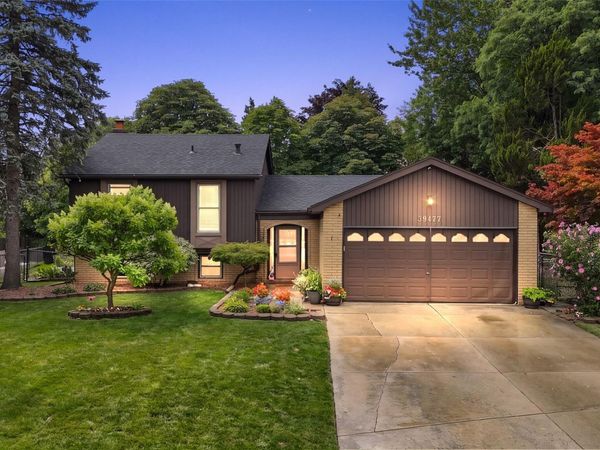 39477 Baroque Boulevard, Clinton Township, Mi 48038