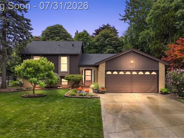 39477 Baroque Boulevard, Clinton Township, Mi 48038