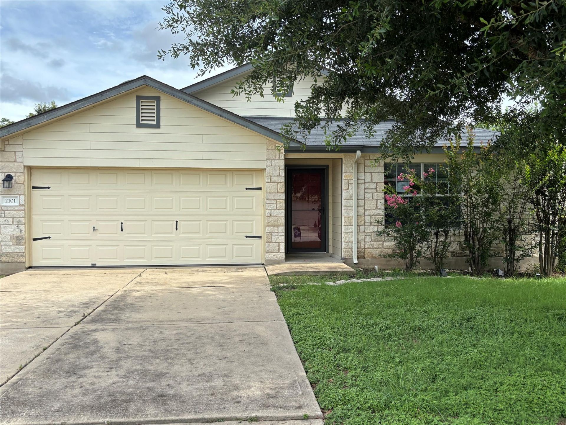 2101 Whistling Way, Taylor, TX 76574 Main Photo