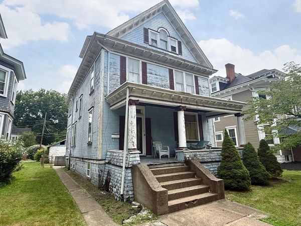 27 Poplar Ave, Wheeling, WV 26003