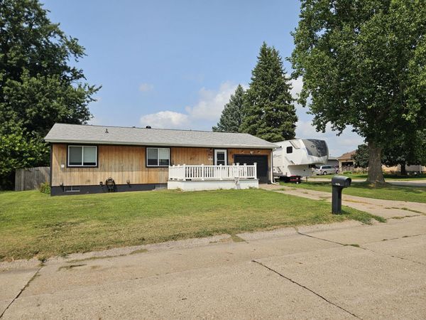 2803 ALLEN STREET, Muscatine, IA 52761