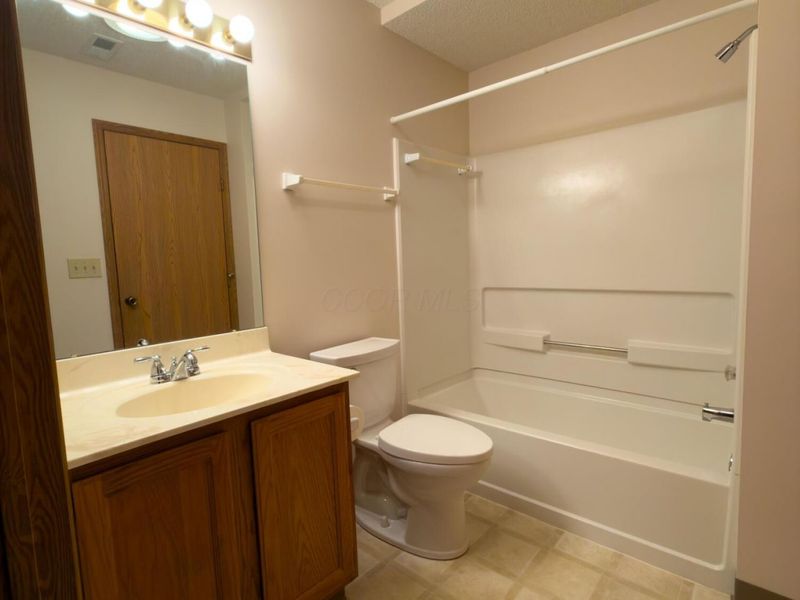 5365 Pond View Drive , Westerville, OH 43081 Photo 13