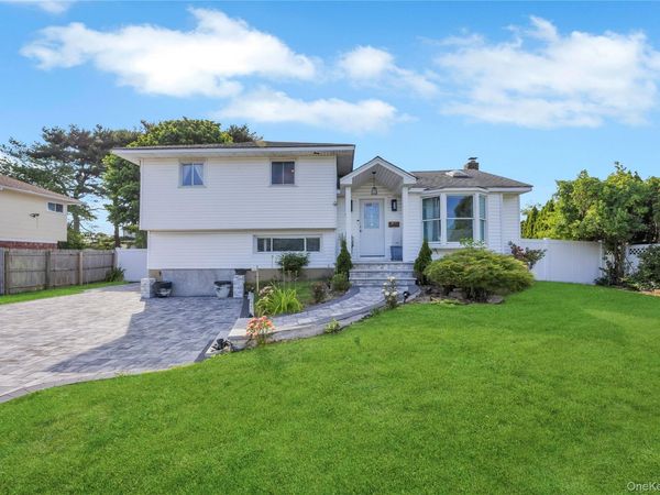 11 Lee Drive , Farmingdale, NY 11735