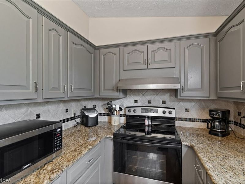 3544 Ada Vista Drive, Uniontown, OH 44685 Photo 4