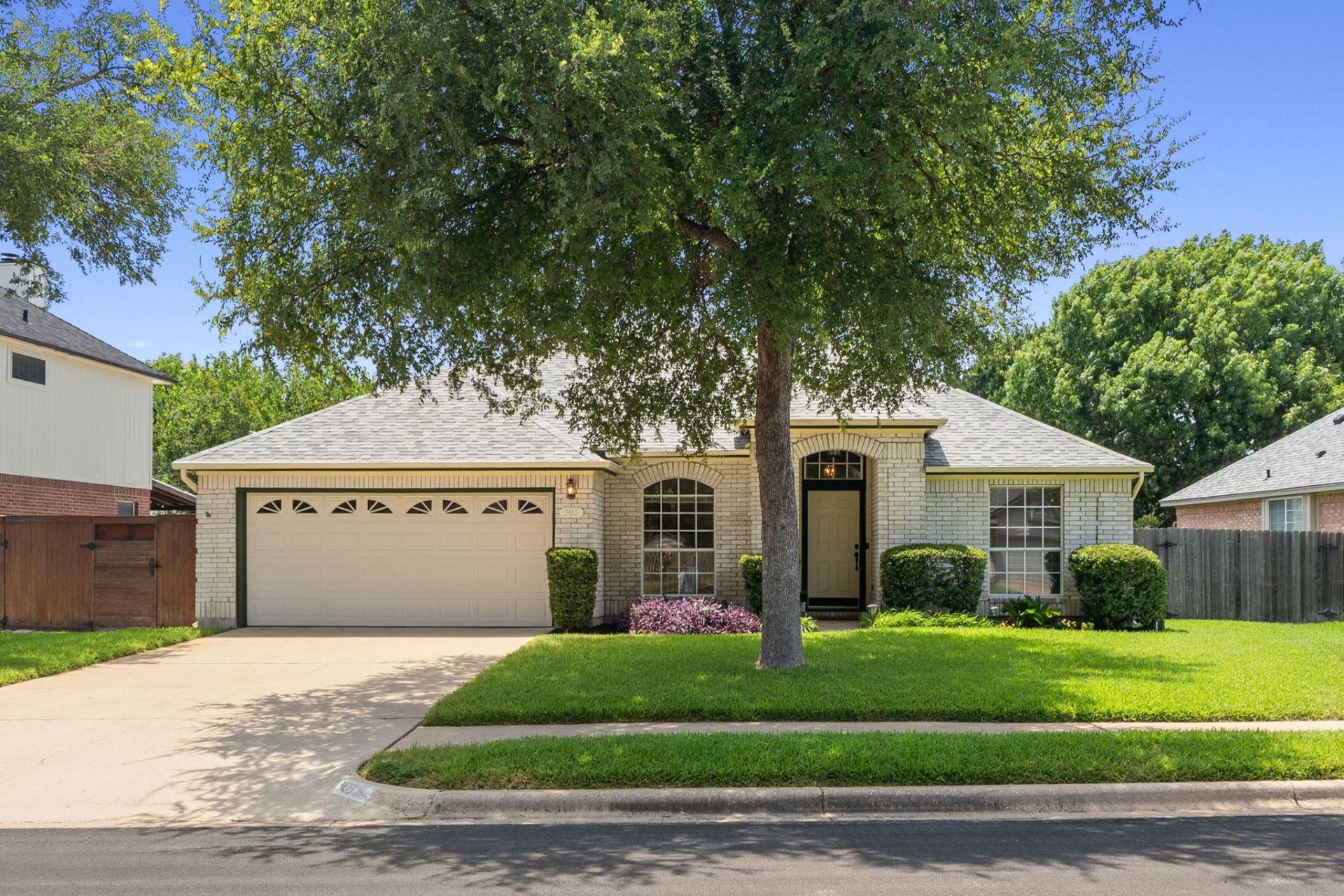 303 Sycamore Dr, Cedar Park, TX 78613 Main Photo