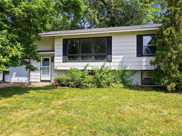 3618 Pine Wood Drive NE, Cedar Rapids, IA 52402