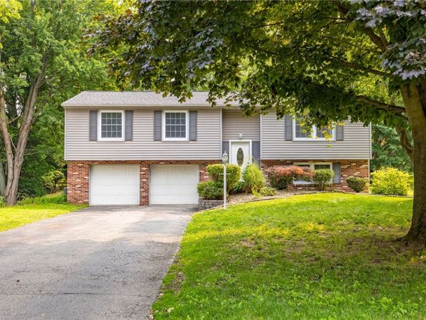 24 Carriage Court , Pittsford, NY 14534