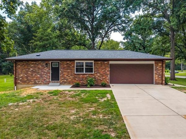 1040 Bridgeport Drive, Ellisville, MO 63011