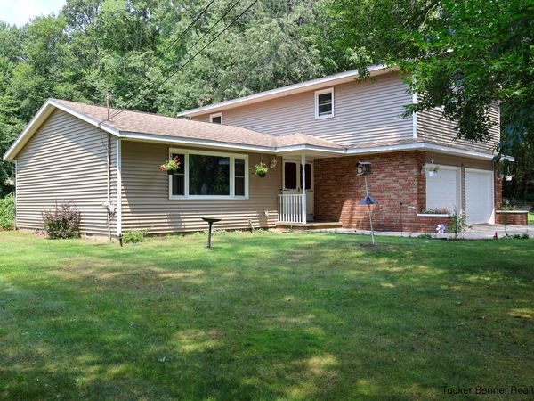 37 S Bear Lake Road, Muskegon, MI 49445