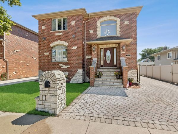 5611 S Nashville Avenue, Chicago, IL 60638
