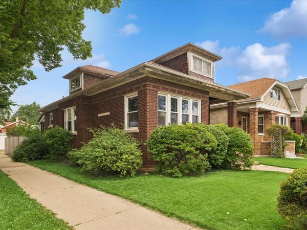5058 W Barry Avenue , Chicago, IL 60641