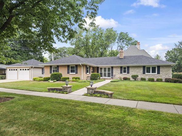 518 S See Gwun Avenue , Mount Prospect, IL 60056