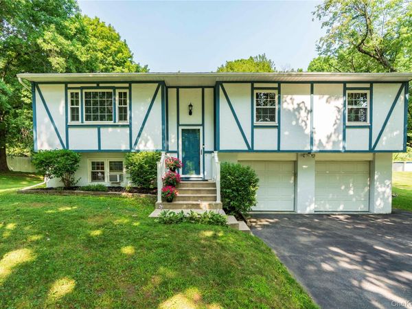 24 S Gate Drive , Poughkeepsie, NY 12601
