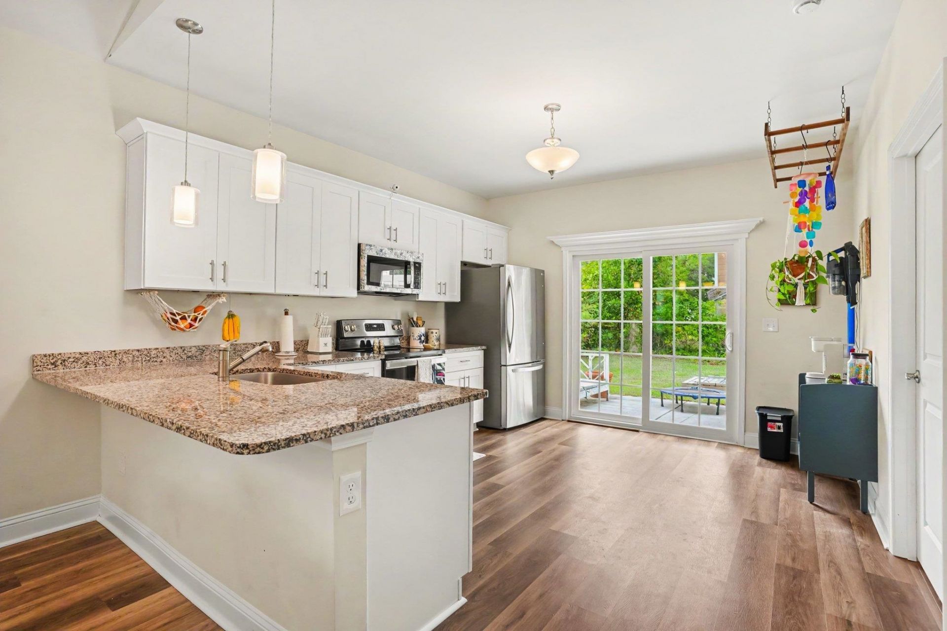 1511 6th Ave.  Photo 12
