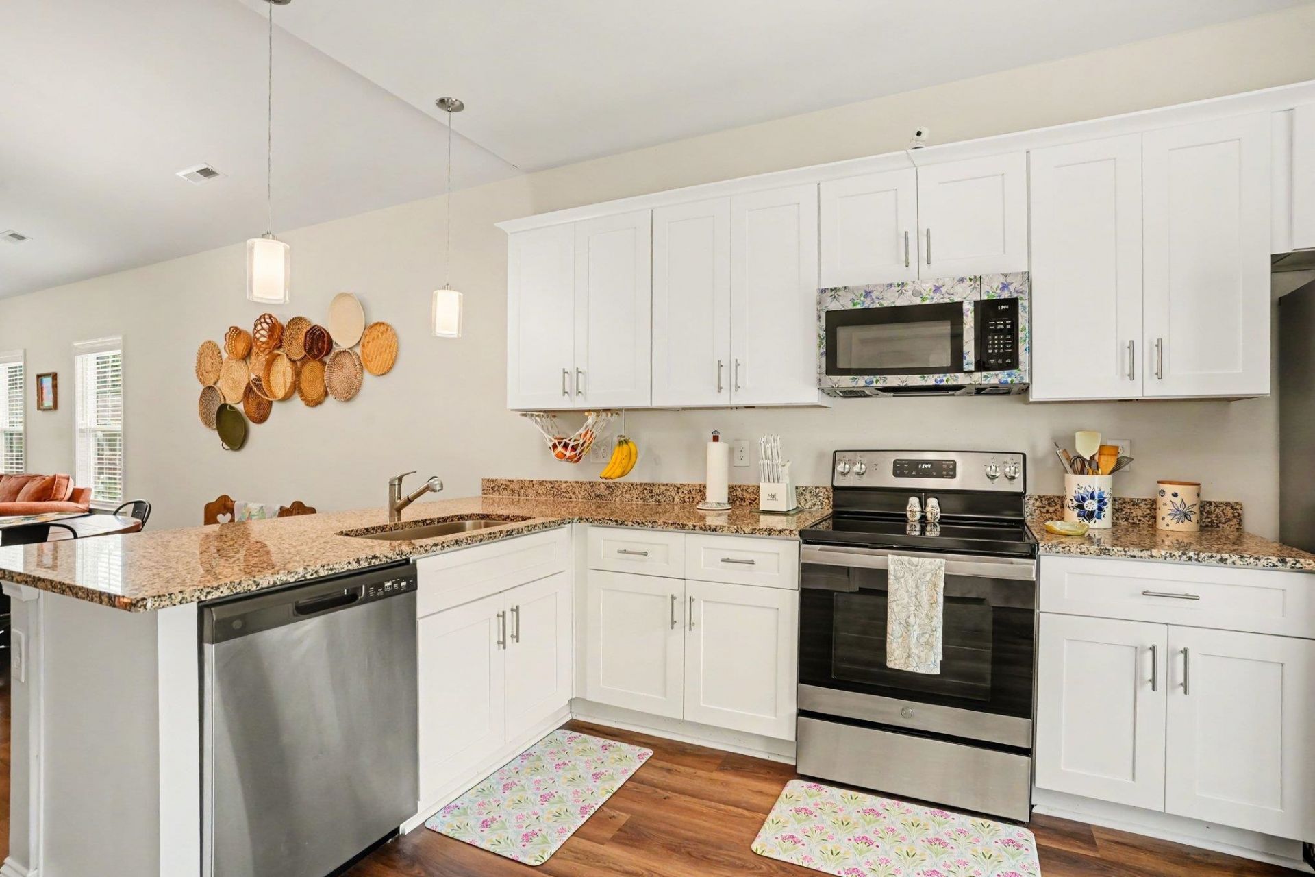 1511 6th Ave.  Photo 14