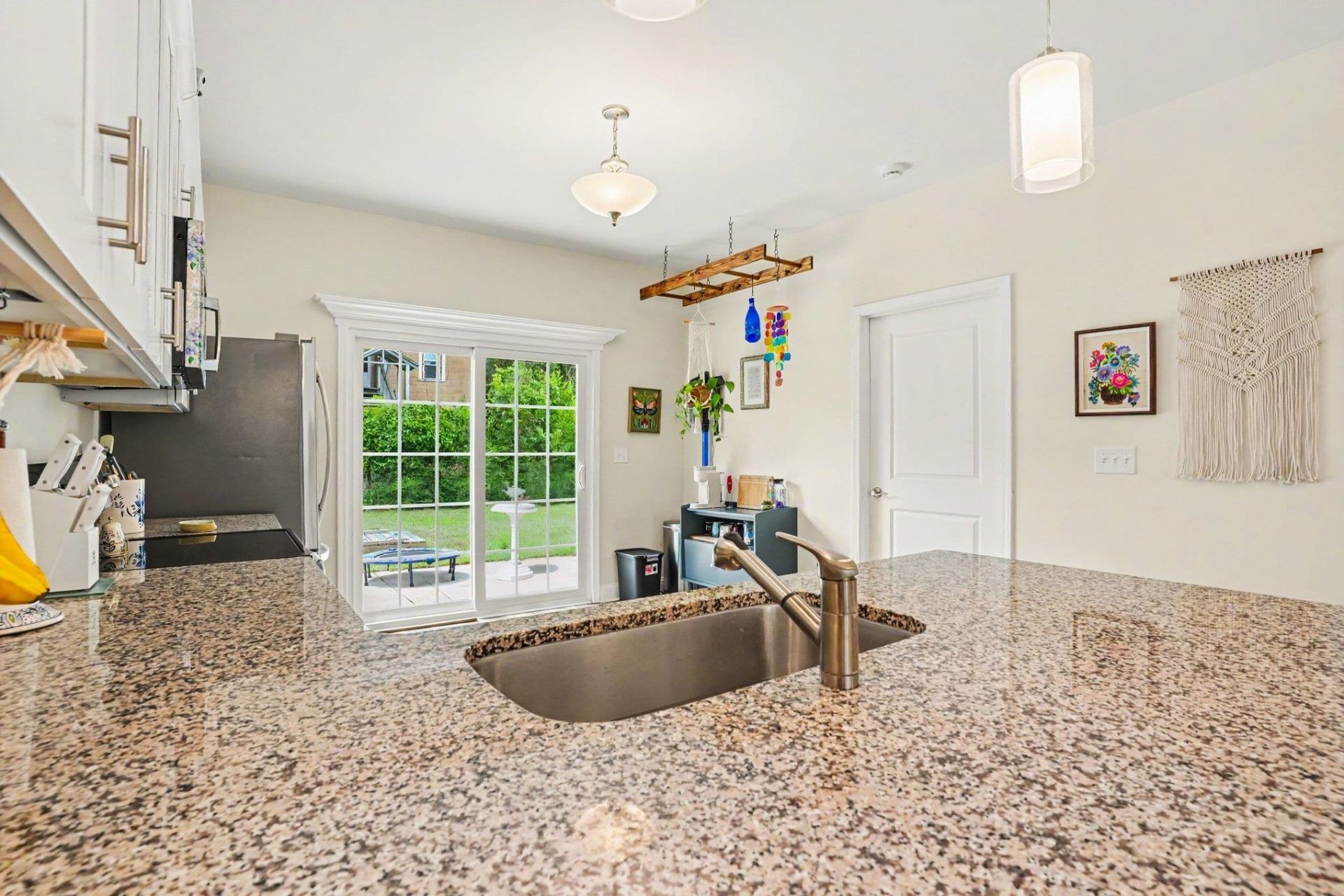 1511 6th Ave.  Photo 15