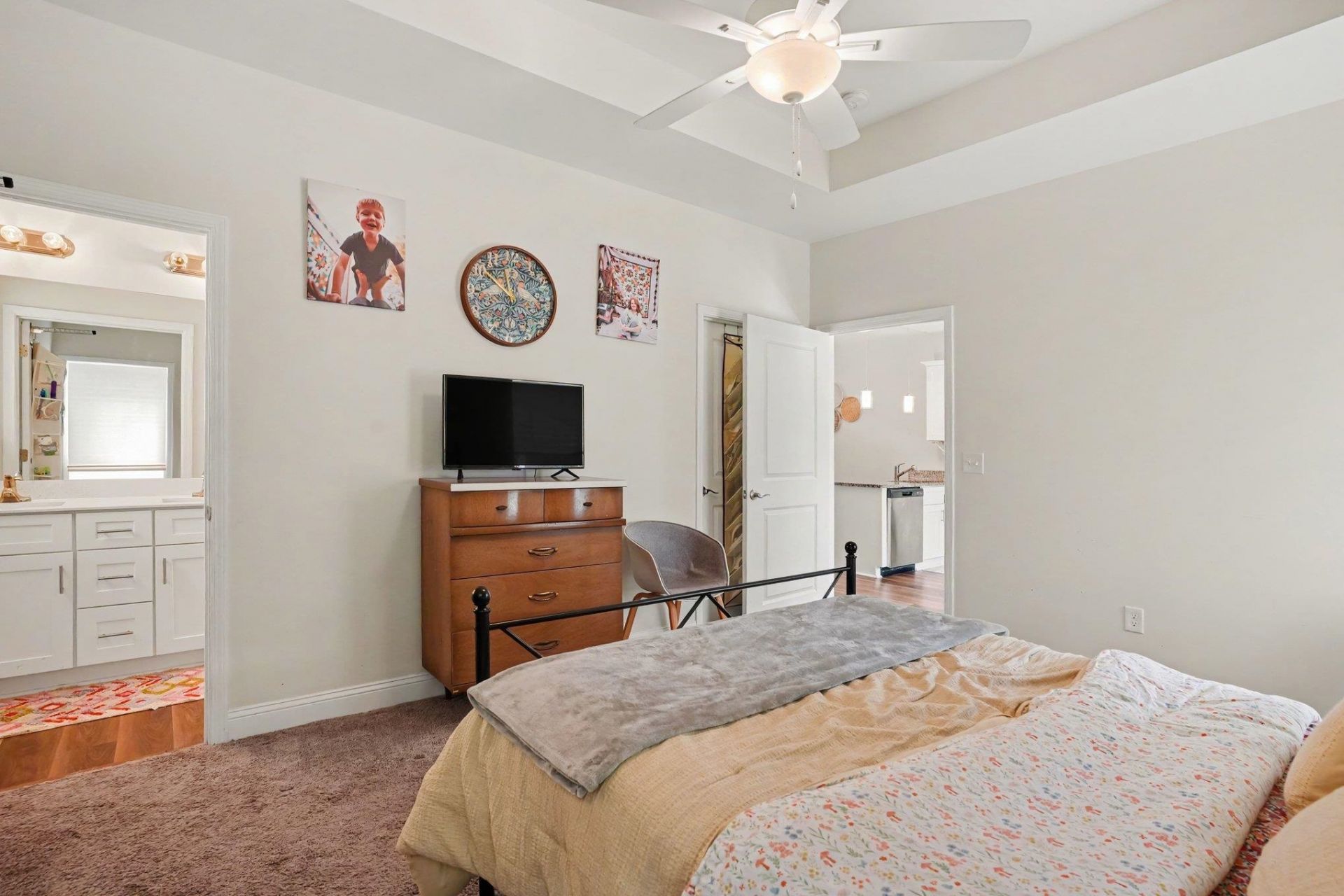 1511 6th Ave.  Photo 17