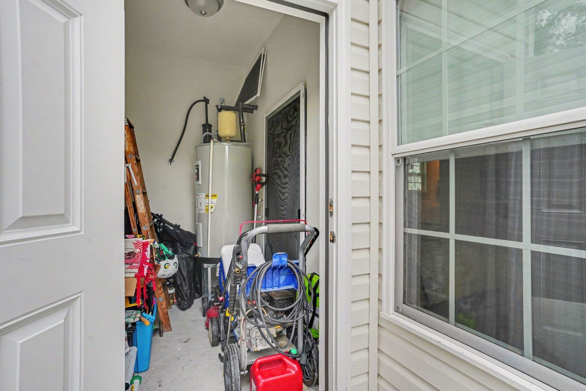 1511 6th Ave.  Photo 26