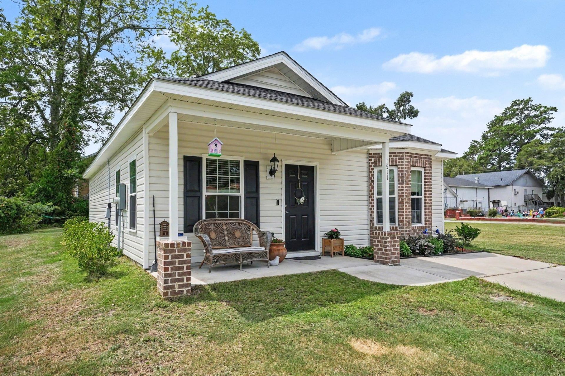 1511 6th Ave.  Photo 4