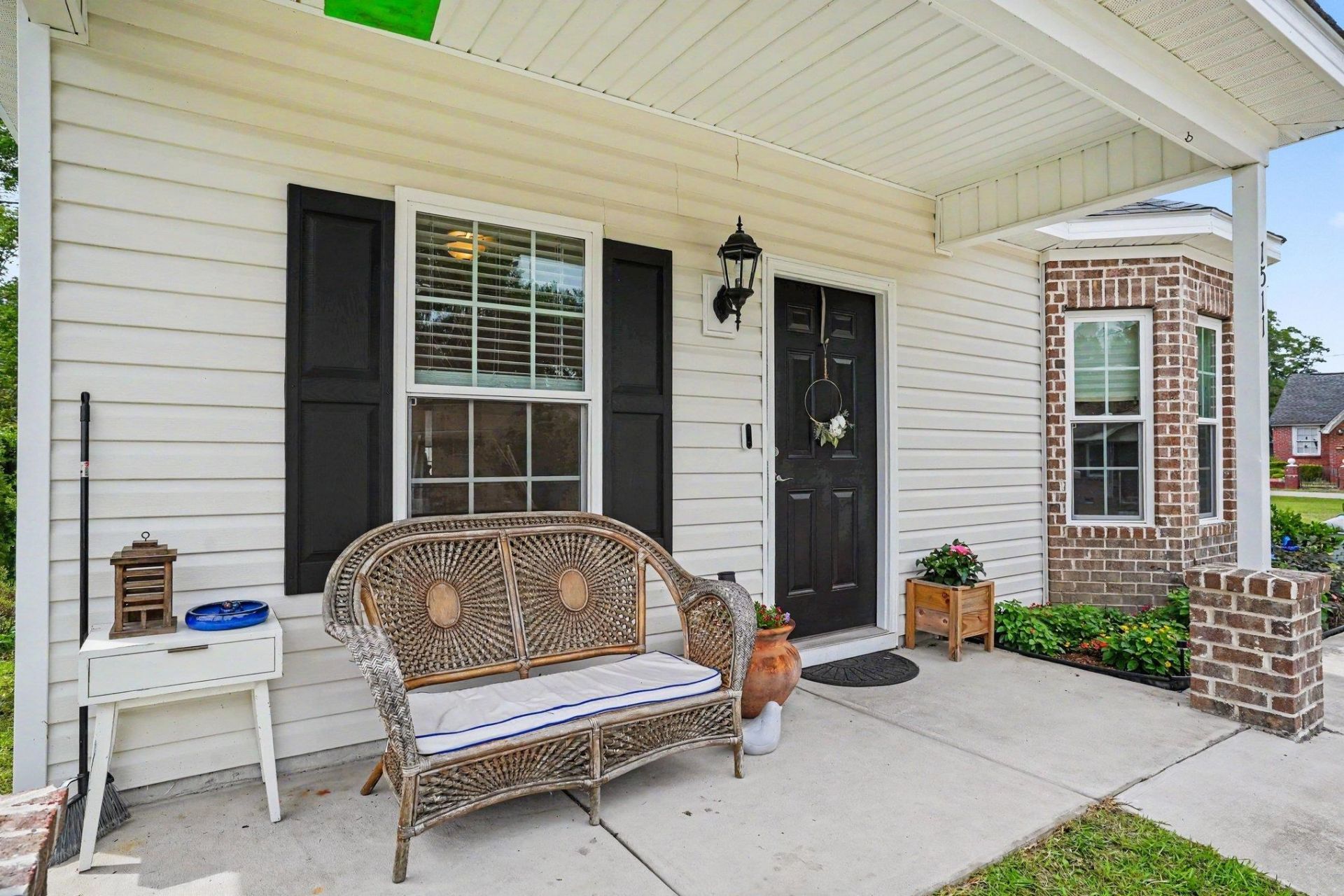 1511 6th Ave.  Photo 5