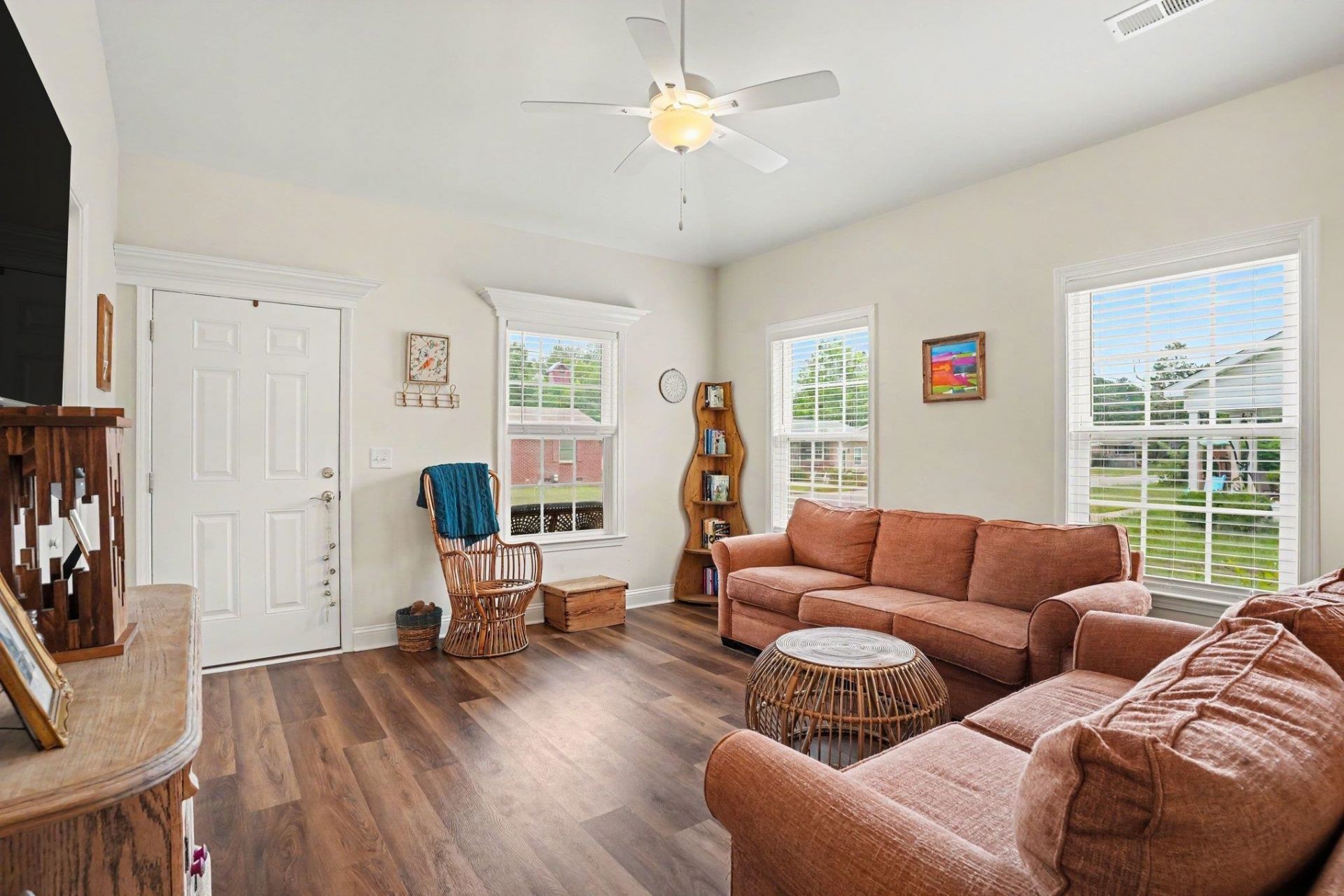 1511 6th Ave.  Photo 6
