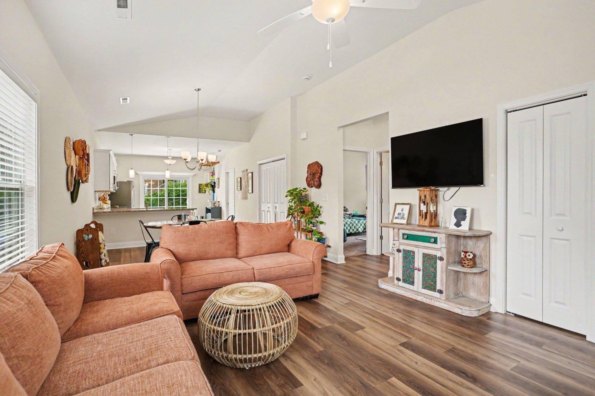 1511 6th Ave.  Photo 9