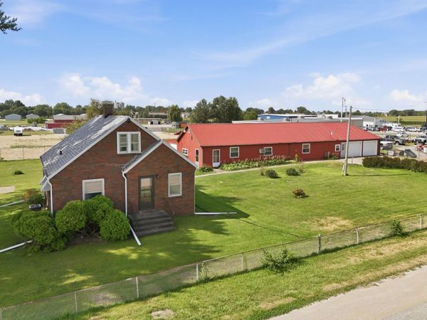 121 E Walcott Road , Walcott, IA 52773