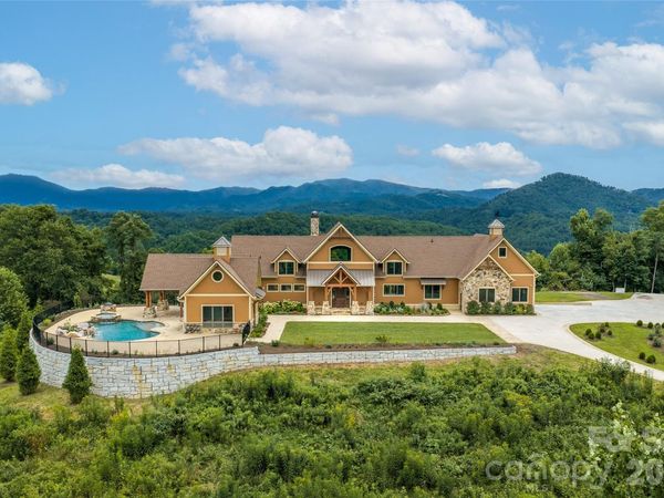 946 Ridge Road, Green Mountain, NC 28740