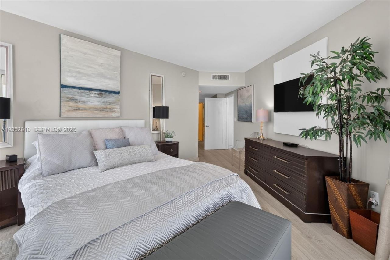 17375 Collins Ave , Unit 2101, Sunny Isles Beach, FL 33160 Photo