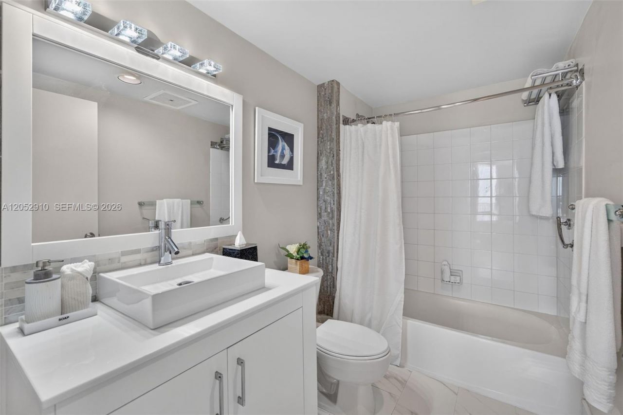 17375 Collins Ave , Unit 2101, Sunny Isles Beach, FL 33160 Photo