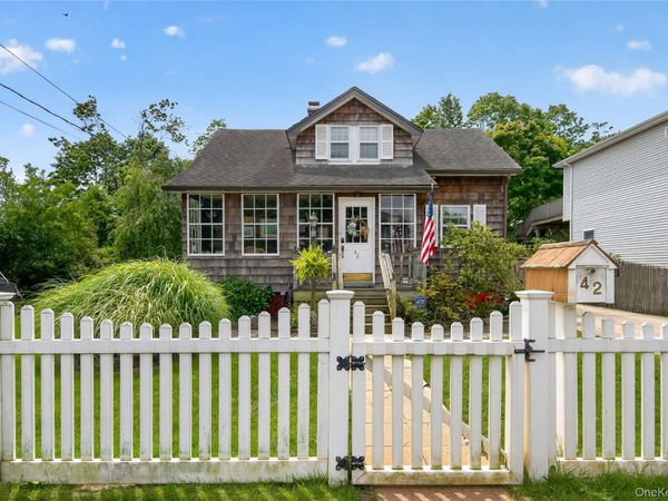 42 Cedar Street , Islip, NY 11751