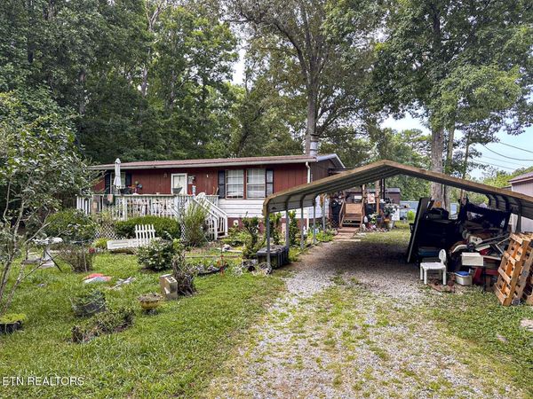 2120 Cox Rd, Dandridge, TN 37725