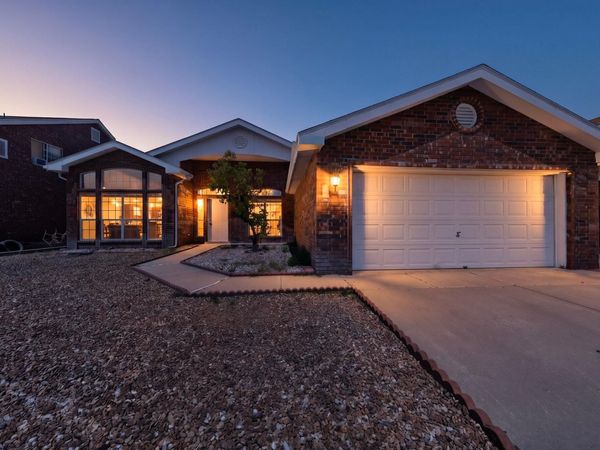 9309 Holm Bursun Drive NW, Albuquerque, NM 87114