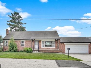 130 W HIGHLAND AVENUE, SPRING GROVE, PA 17362