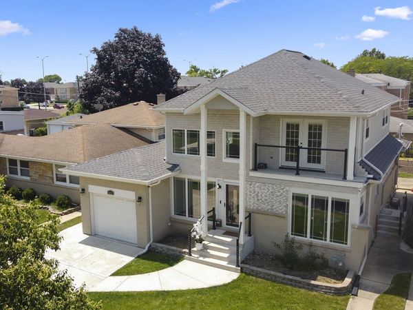 8820 N Elmore Street , Niles, IL 60714