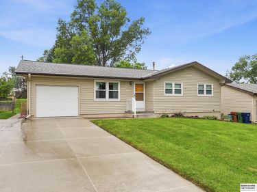 2213 Greensboro Avenue, Bellevue, NE 68005
