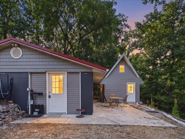 25849 County Road 306, Pittsburg, MO 65724