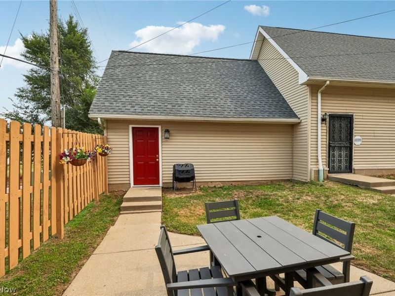 2708 Martin Luther King Jr Drive, Cleveland, OH 44104 Photo 38