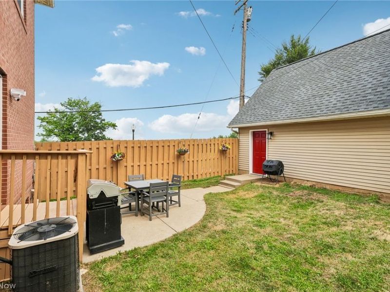 2708 Martin Luther King Jr Drive, Cleveland, OH 44104 Photo 42